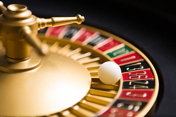Live No Commission Baccarat table on bursaliga with dealer and real-time card display