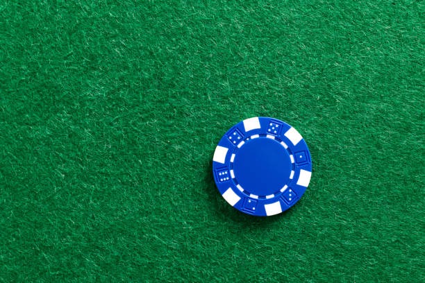Hand resolution and payout settlement on baccarat table